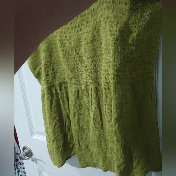 NWOT Maurices Plus Size Green Smocked Peplum Top in Size 1X - Picture 6 of 9